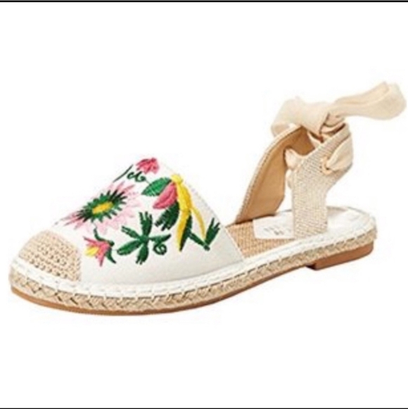 Molly Bracken Shoes - NWOT Molly Bracken Canvas Multi Floral & Off-White Lace Up Espadrille Sandal 37